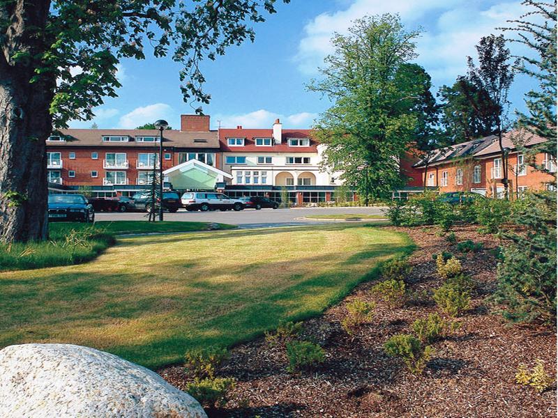 Regency Park Hotel, Health Club & Spa Thatcham Bagian luar foto