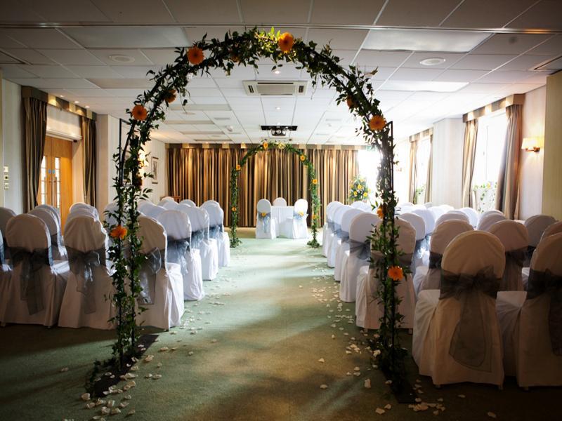 Regency Park Hotel, Health Club & Spa Thatcham Bagian luar foto
