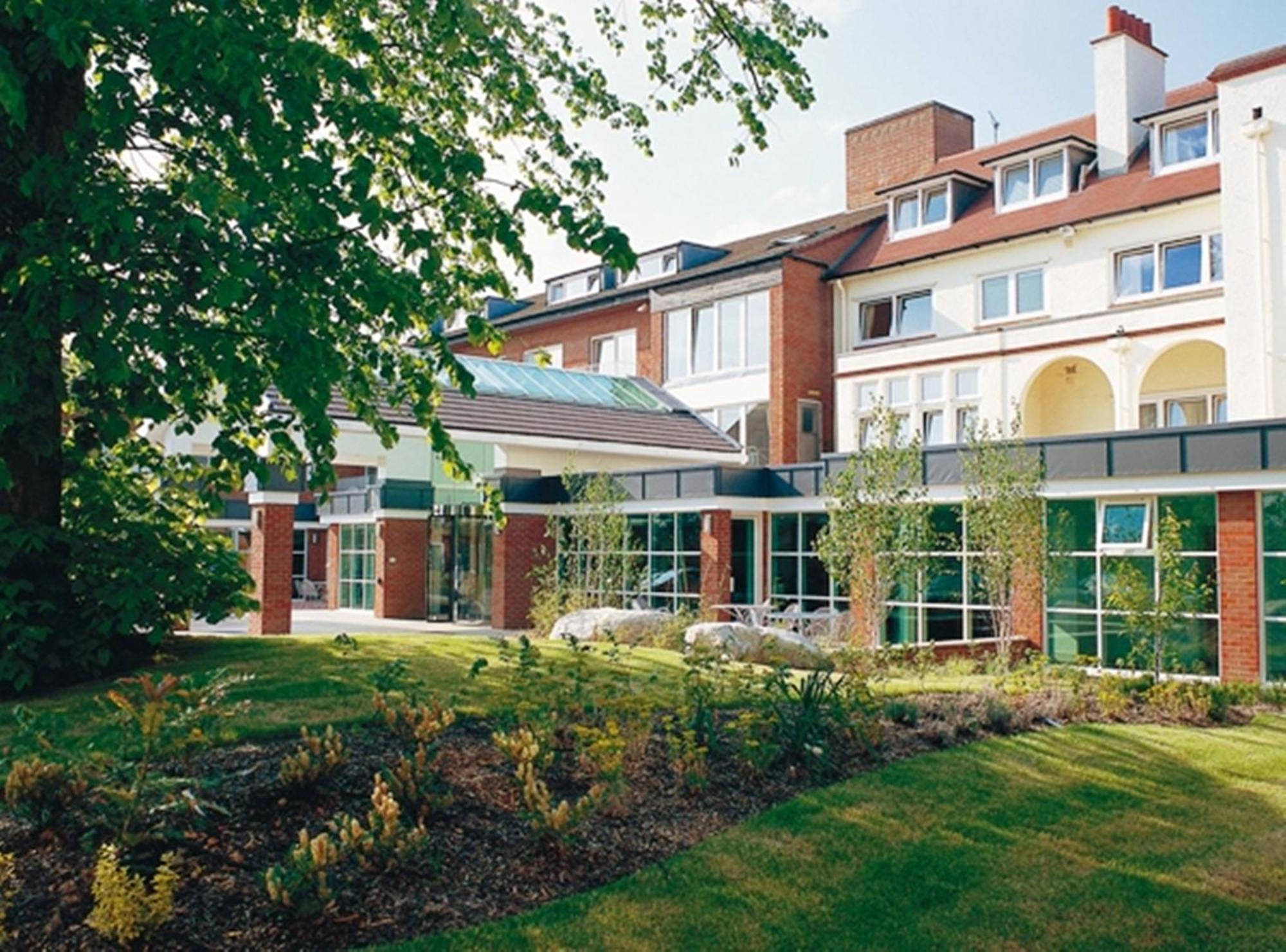 Regency Park Hotel, Health Club & Spa Thatcham Bagian luar foto