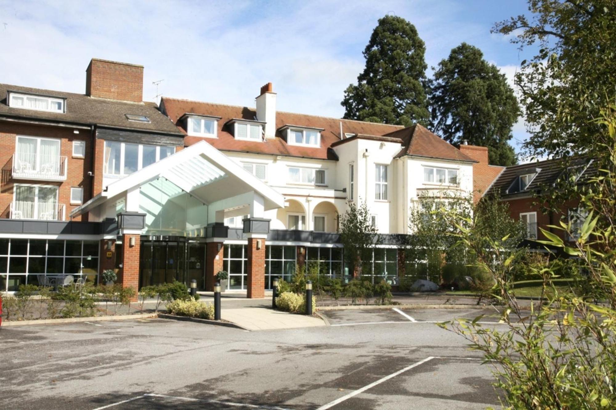 Regency Park Hotel, Health Club & Spa Thatcham Bagian luar foto