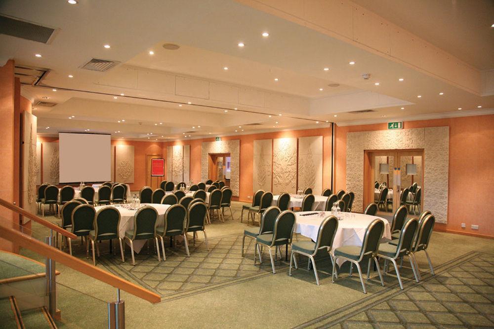 Regency Park Hotel, Health Club & Spa Thatcham Bagian luar foto