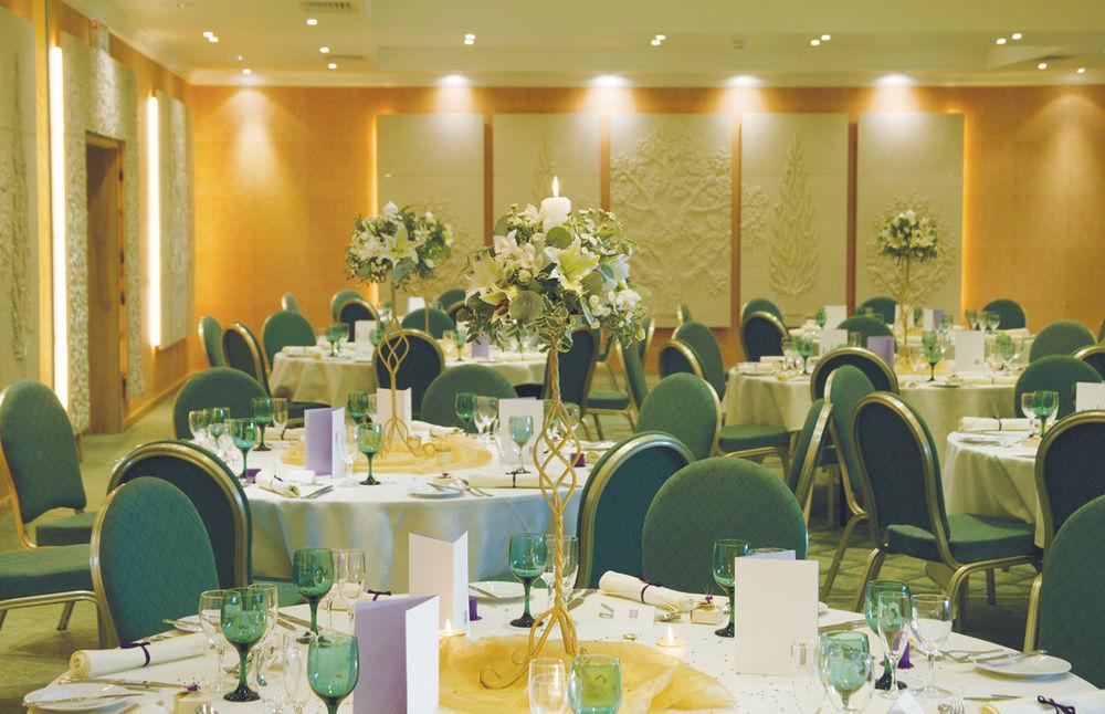 Regency Park Hotel, Health Club & Spa Thatcham Bagian luar foto