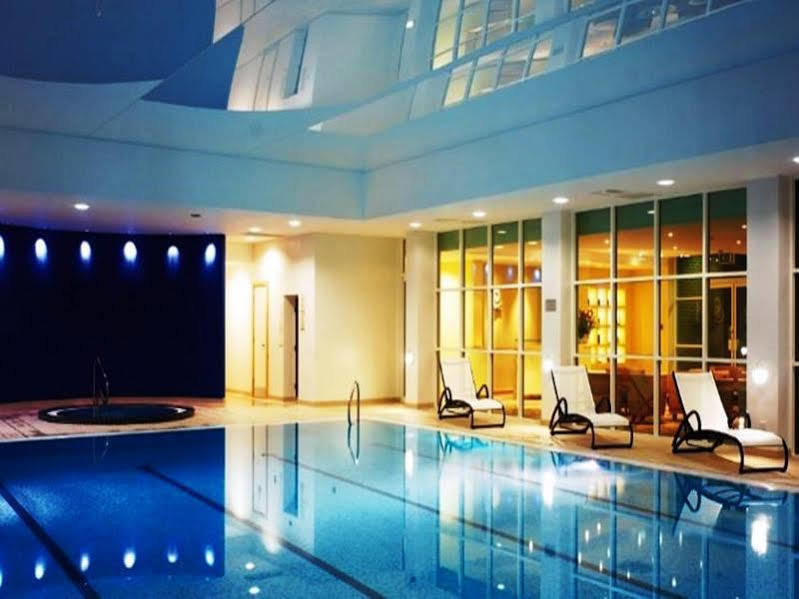 Regency Park Hotel, Health Club & Spa Thatcham Bagian luar foto