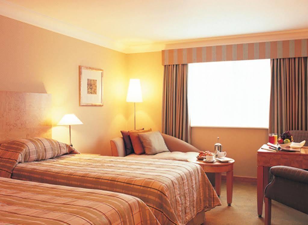 Regency Park Hotel, Health Club & Spa Thatcham Bagian luar foto
