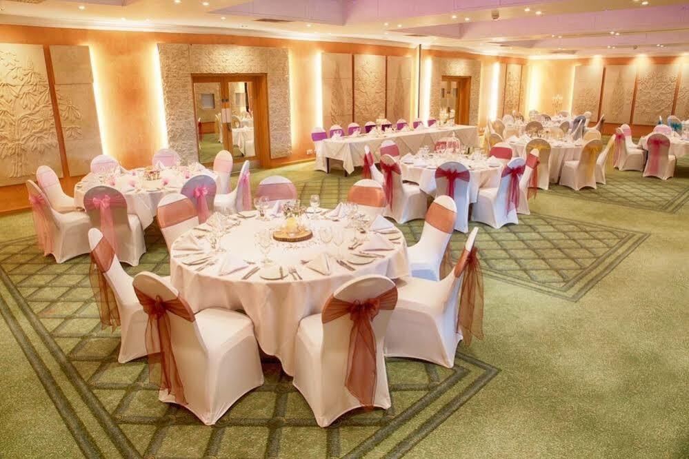 Regency Park Hotel, Health Club & Spa Thatcham Bagian luar foto